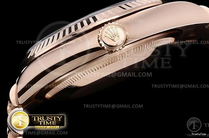 0322 RDD0219H – DayDate 36mm ComfortFit 694